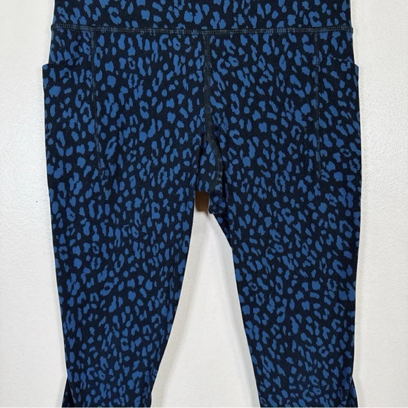 ATHLETA Salutation Stash  Pocket II Leopard Blue 7/8 Tight - Picture 6 of 16